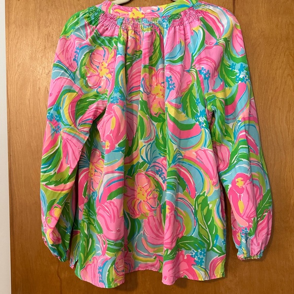 Lilly Pulitzer 100% silk Vibrant Pink and Green Blouse - Picture 2 of 5